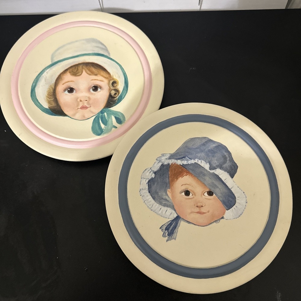 Set‎ Of 2 Vintage Wall Hanging Wood Plates Children Wearing Bonnets